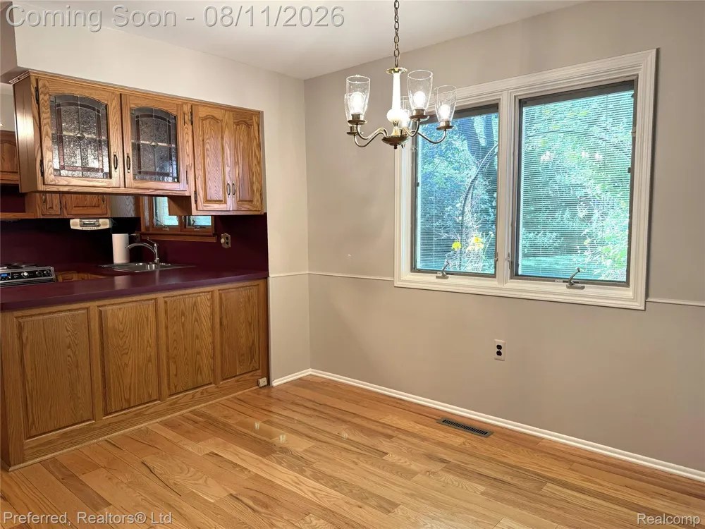 1684 Lexington Street Plymouth City, MI 48170