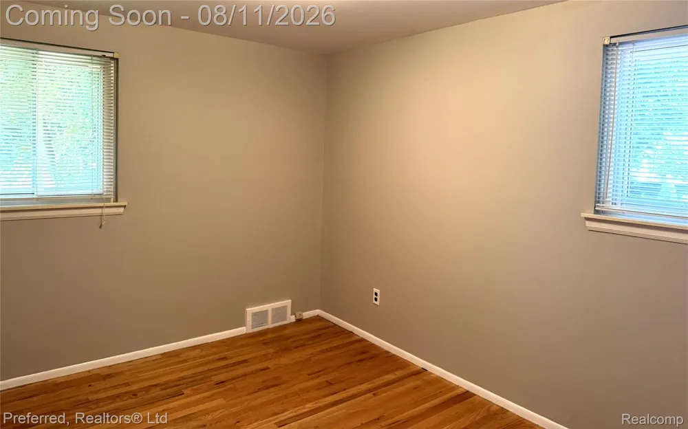 1684 Lexington Street Plymouth City, MI 48170