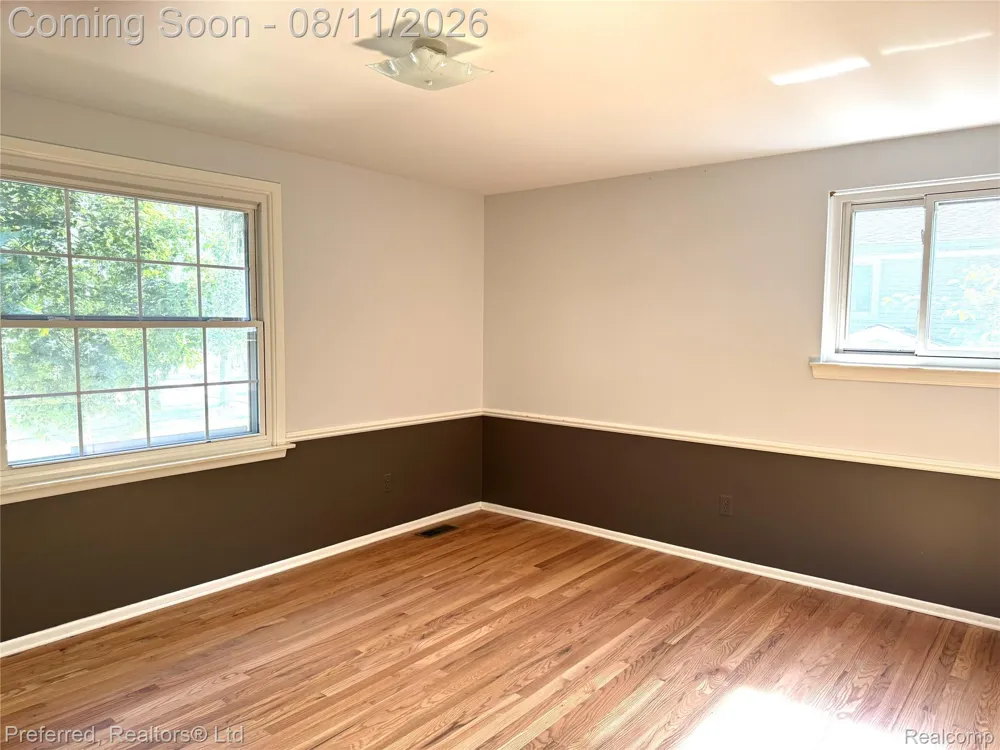 1684 Lexington Street Plymouth City, MI 48170