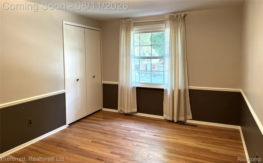 1684 Lexington Street Plymouth City, MI 48170