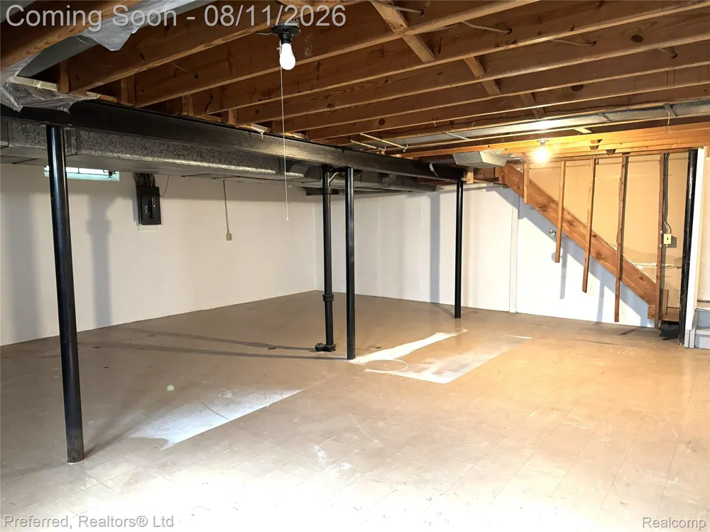 1684 Lexington Street Plymouth City, MI 48170
