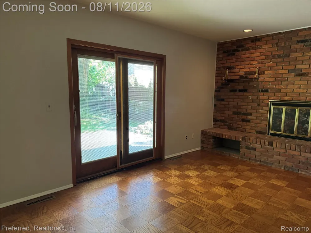 1684 Lexington Street Plymouth City, MI 48170