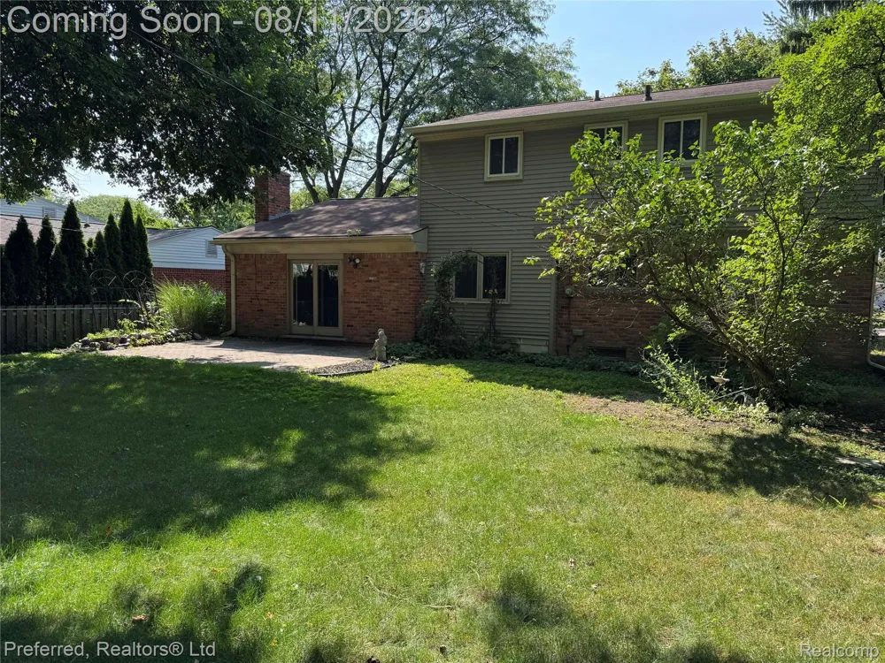1684 Lexington Street Plymouth City, MI 48170