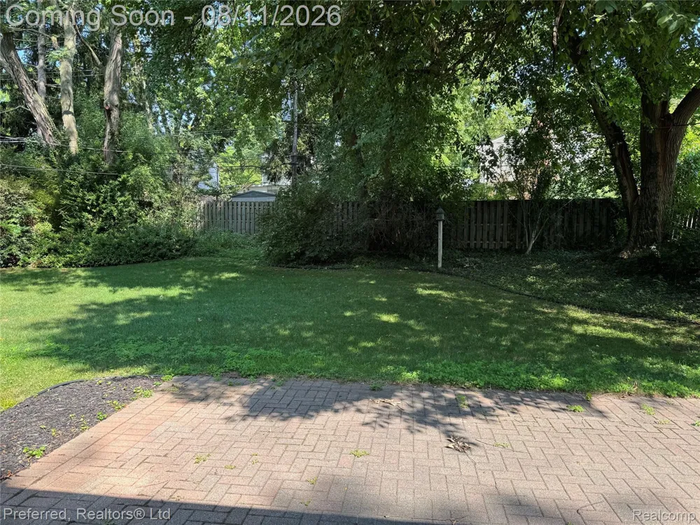 1684 Lexington Street Plymouth City, MI 48170