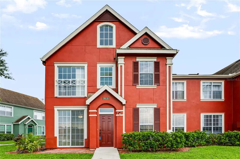 9818 LAKE CHASE ISLAND WAY #9818 Tampa, FL 33626