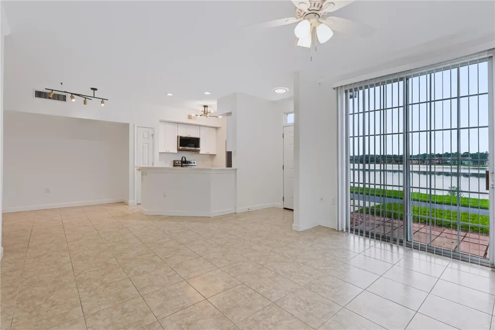 9818 LAKE CHASE ISLAND WAY #9818 Tampa, FL 33626