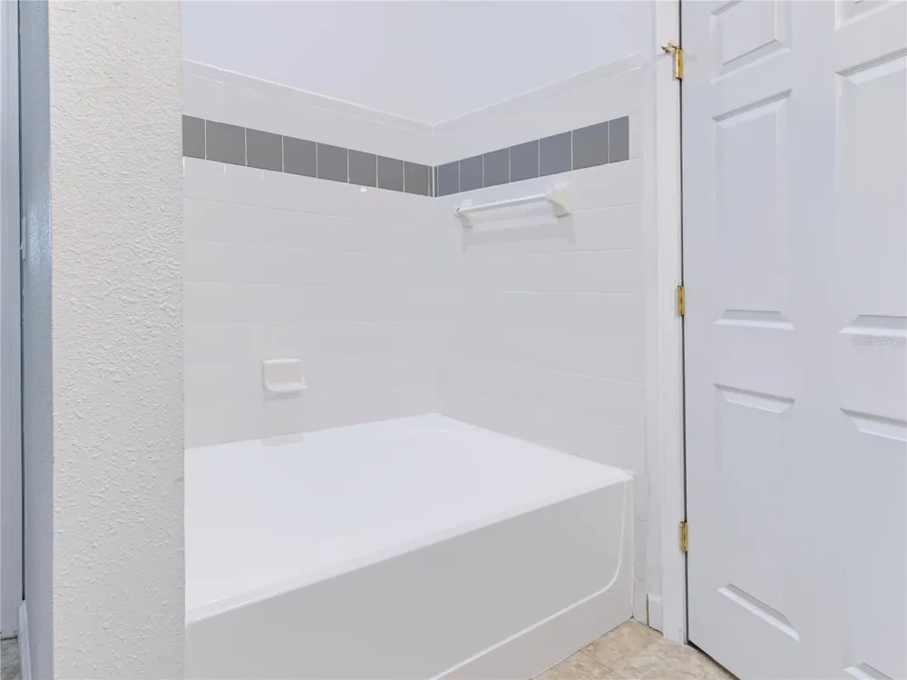 9818 LAKE CHASE ISLAND WAY #9818 Tampa, FL 33626