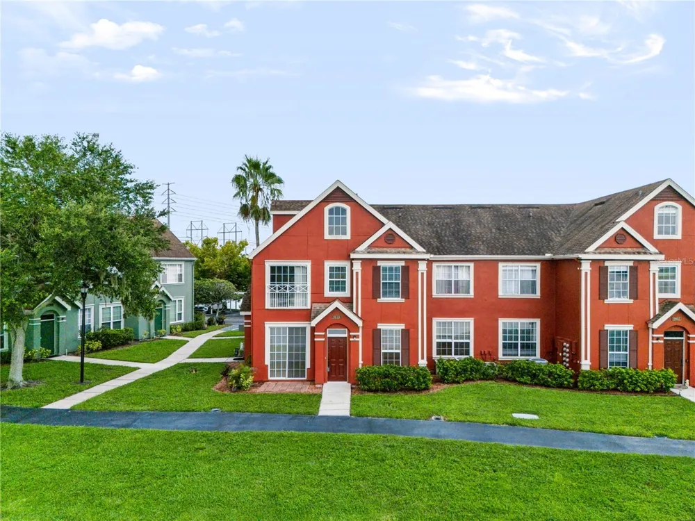 9818 LAKE CHASE ISLAND WAY #9818 Tampa, FL 33626