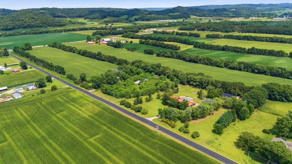 N15648 W Prairie Road Trempealeau, WI 54661