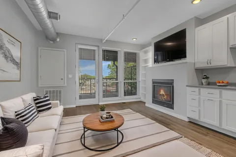 24 College Avenue #305