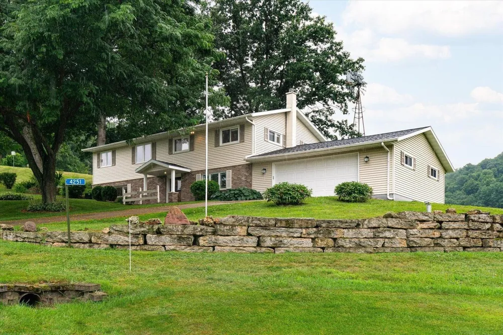 4251 Paar Street La Crescent, MN 55947