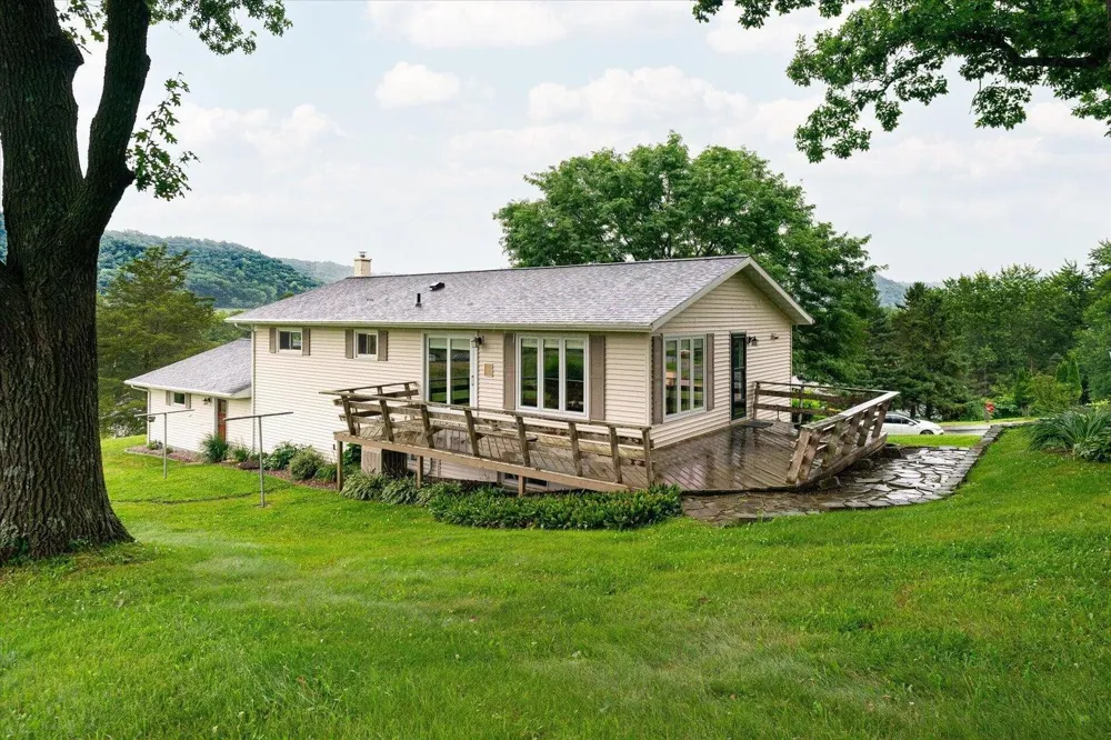 4251 Paar Street La Crescent, MN 55947