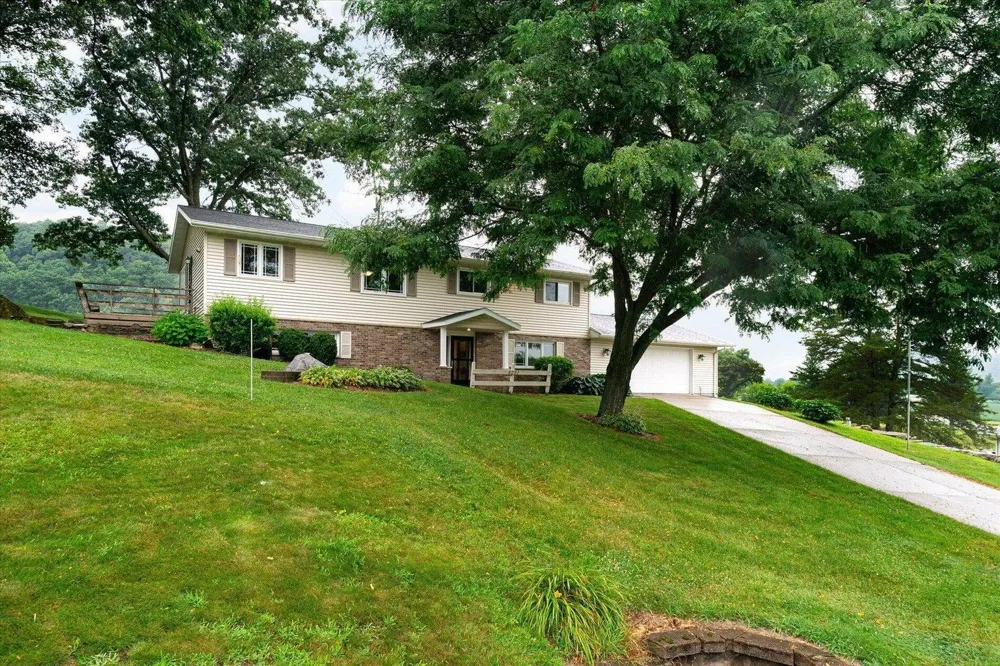 4251 Paar Street La Crescent, MN 55947