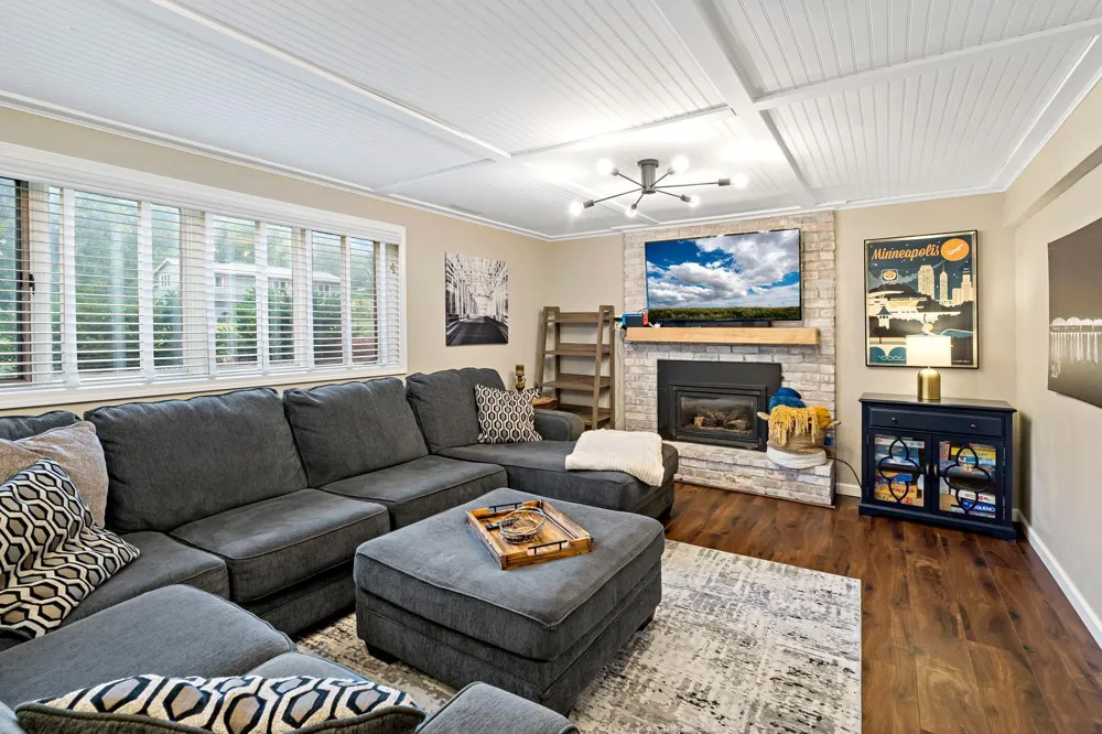 12708 Parkwood Drive Burnsville, MN 55337