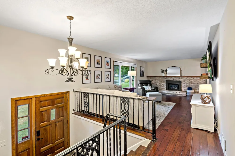 12708 Parkwood Drive Burnsville, MN 55337