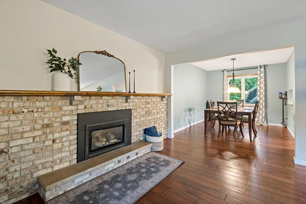 12708 Parkwood Drive Burnsville, MN 55337