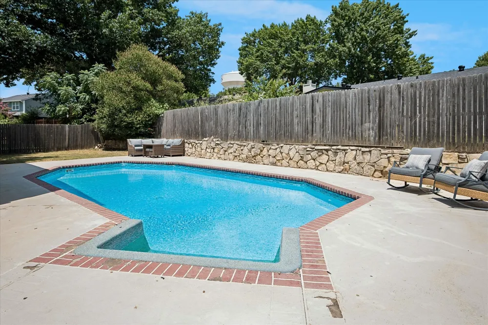 109 Clove Lane Euless, TX 76039
