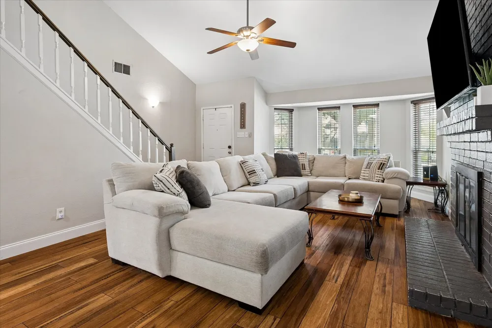 109 Clove Lane Euless, TX 76039