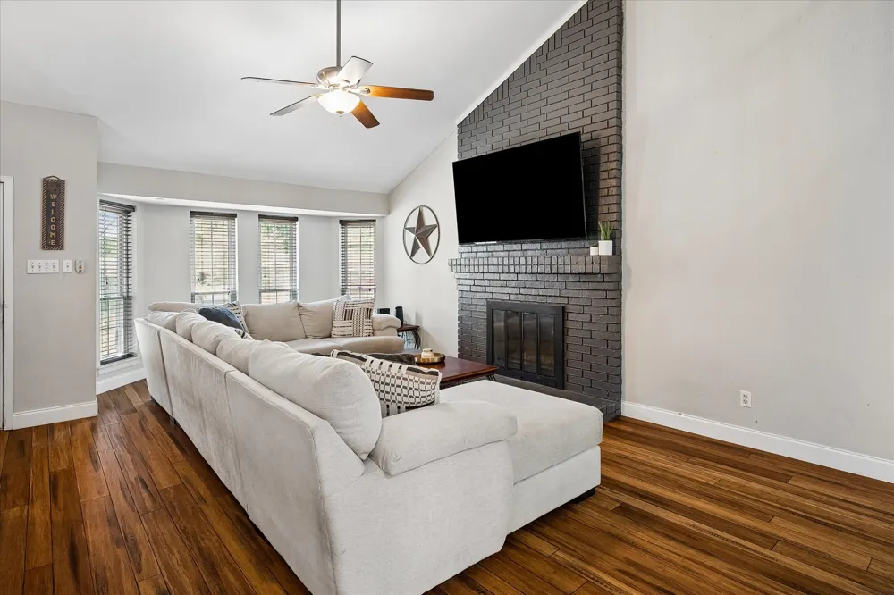 109 Clove Lane Euless, TX 76039