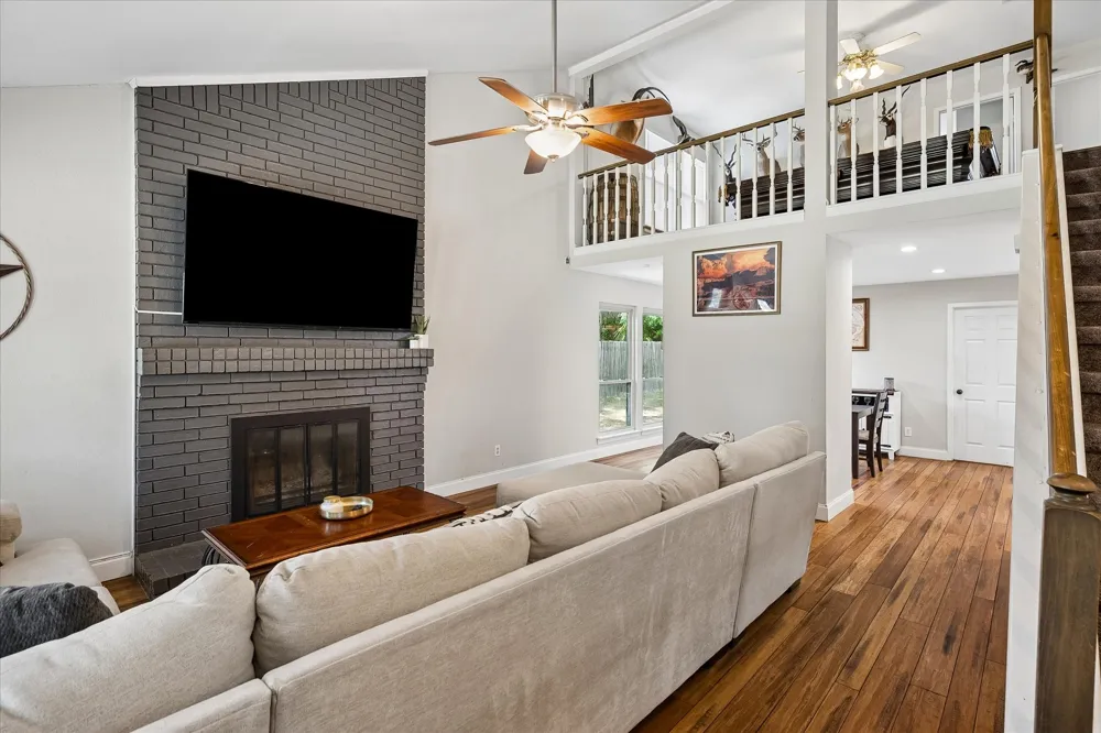 109 Clove Lane Euless, TX 76039