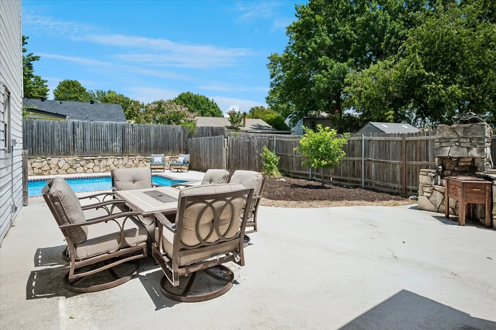 109 Clove Lane Euless, TX 76039