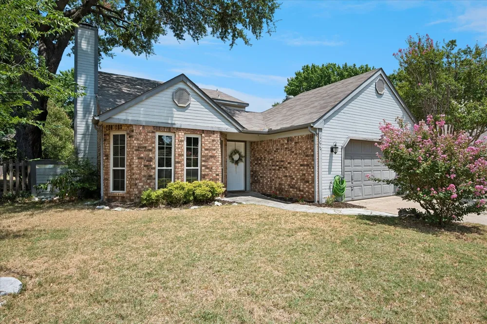 109 Clove Lane Euless, TX 76039