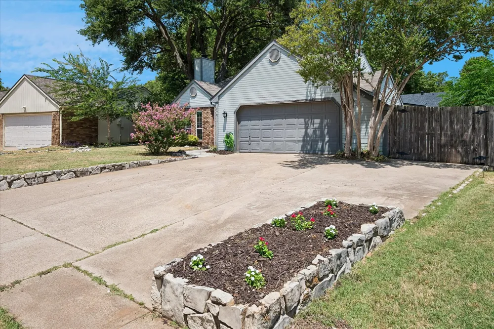 109 Clove Lane Euless, TX 76039