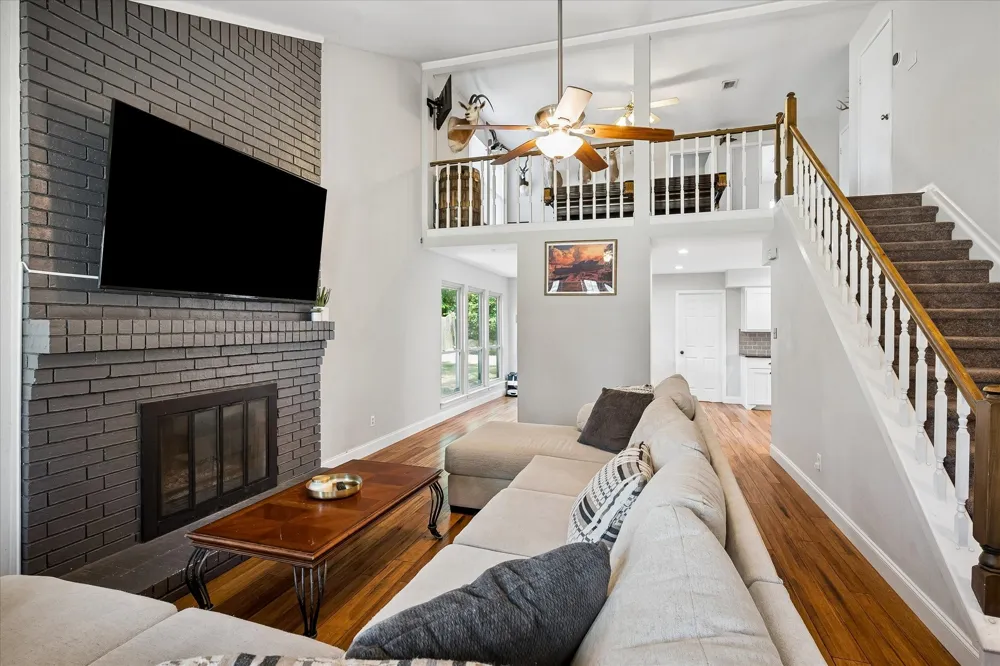 109 Clove Lane Euless, TX 76039
