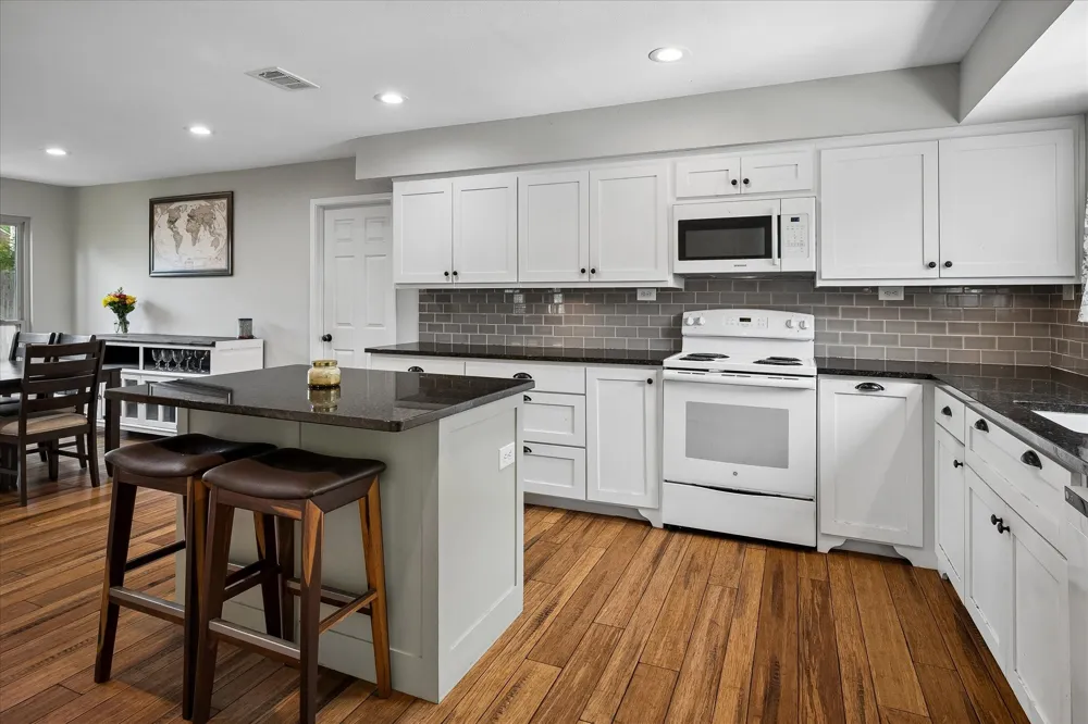 109 Clove Lane Euless, TX 76039