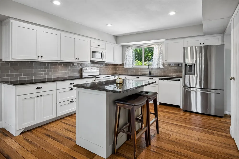 109 Clove Lane Euless, TX 76039