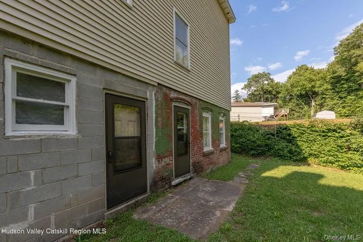 463 Main Street Saugerties, NY 12477