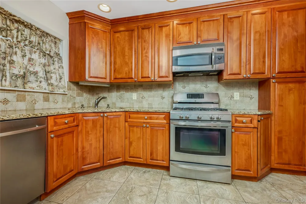 7326 171st Street Fresh Meadows, NY 11366