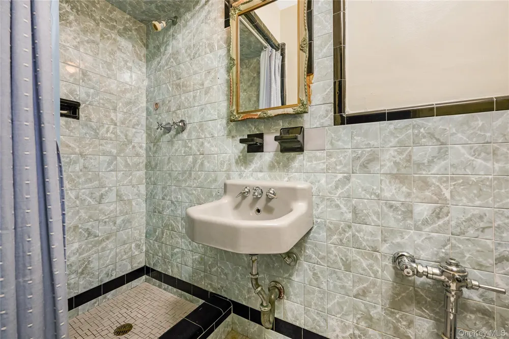 7326 171st Street Fresh Meadows, NY 11366