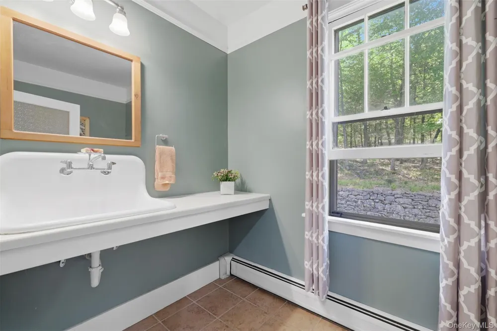 43 Augustine Road Saugerties, NY 12477