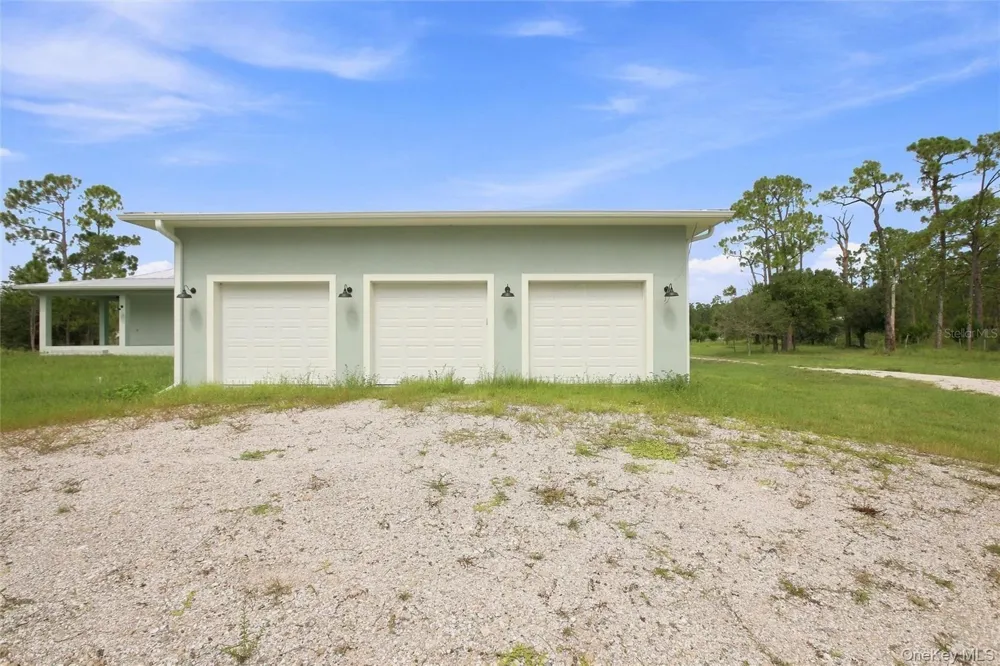 8146 Tropicaire Call Listing Agent, FL 34291