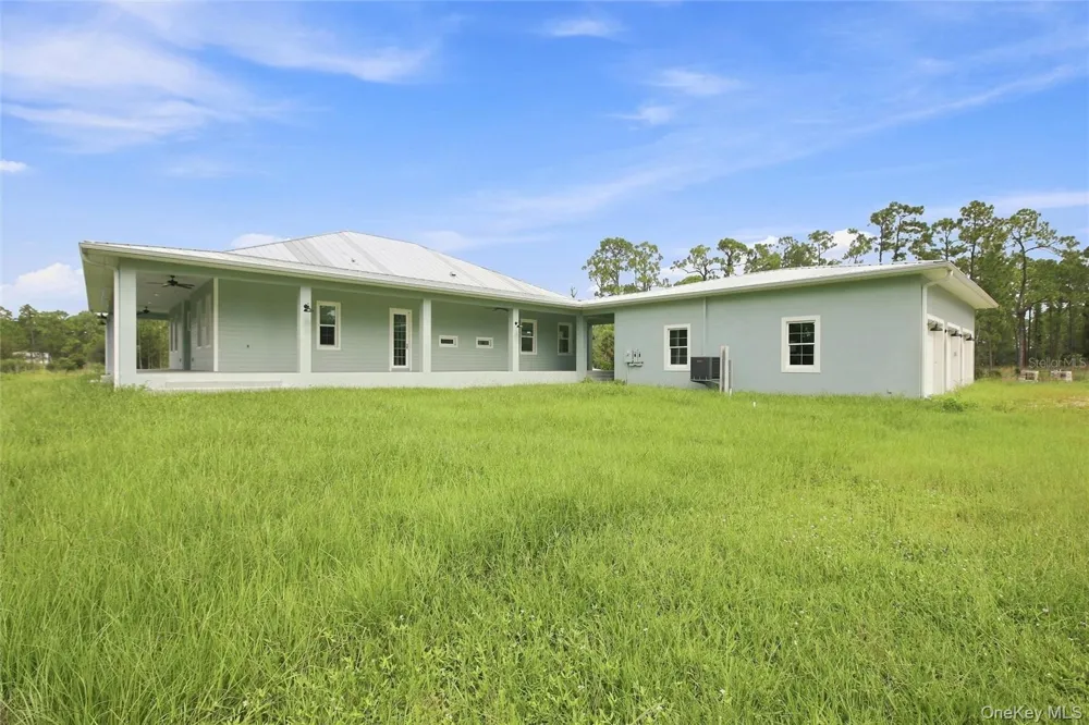 8146 Tropicaire Call Listing Agent, FL 34291