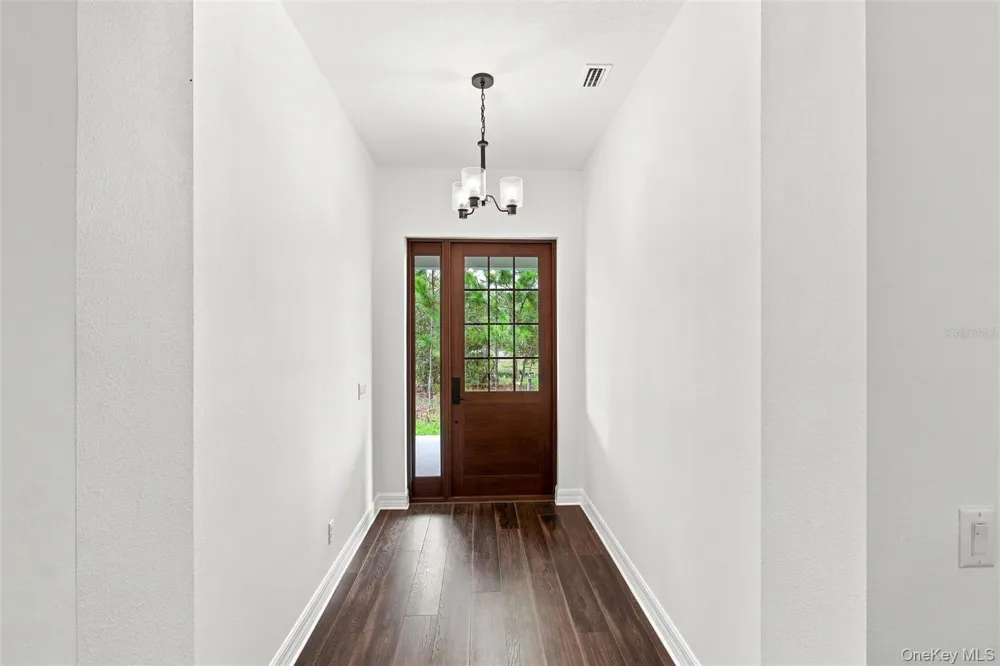 8146 Tropicaire Call Listing Agent, FL 34291