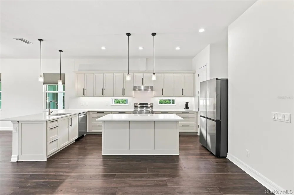 8146 Tropicaire Call Listing Agent, FL 34291