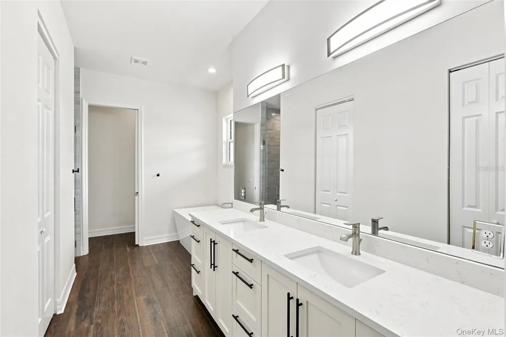 8146 Tropicaire Call Listing Agent, FL 34291