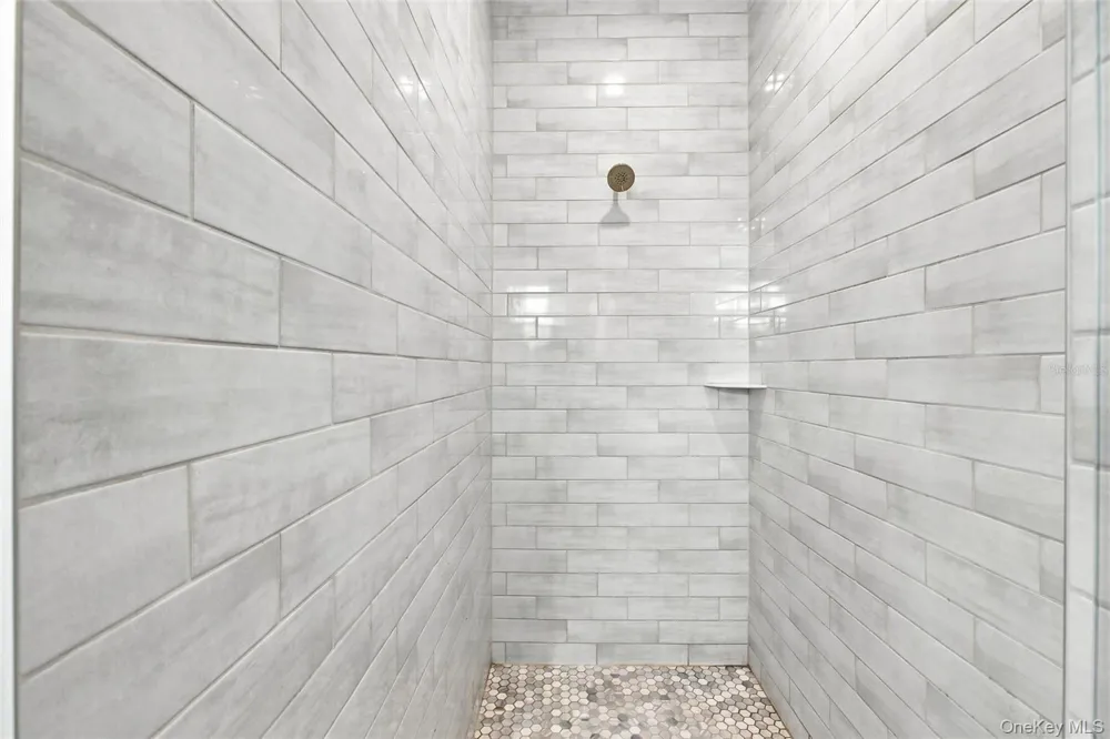 8146 Tropicaire Call Listing Agent, FL 34291