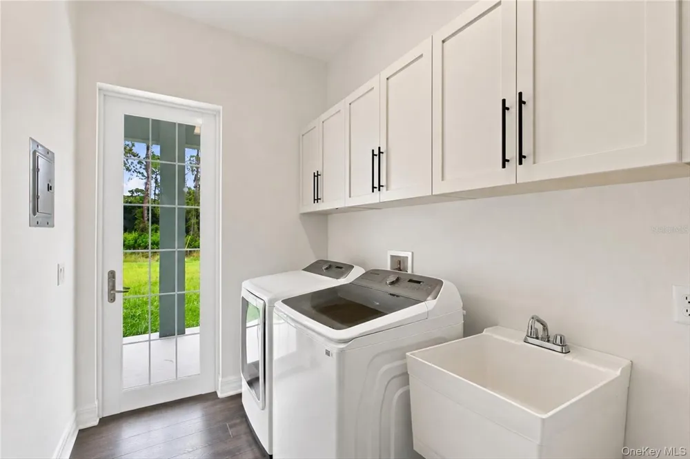 8146 Tropicaire Call Listing Agent, FL 34291