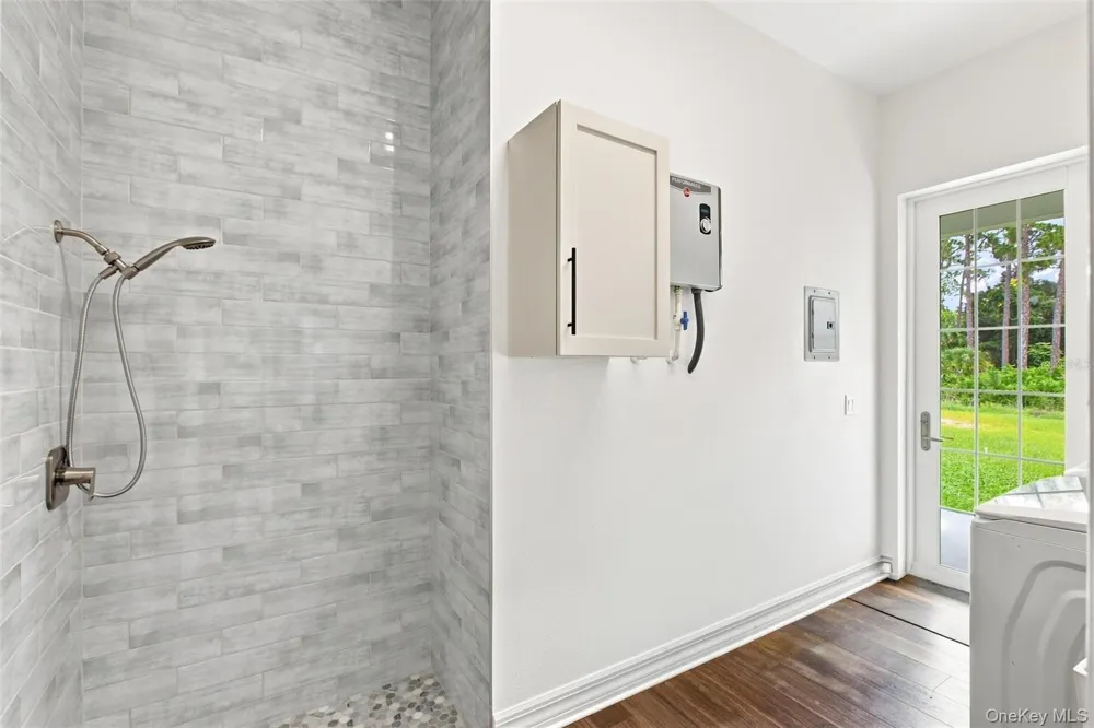 8146 Tropicaire Call Listing Agent, FL 34291