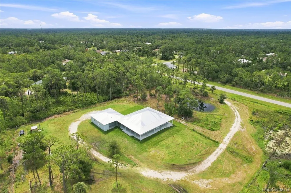 8146 Tropicaire Call Listing Agent, FL 34291