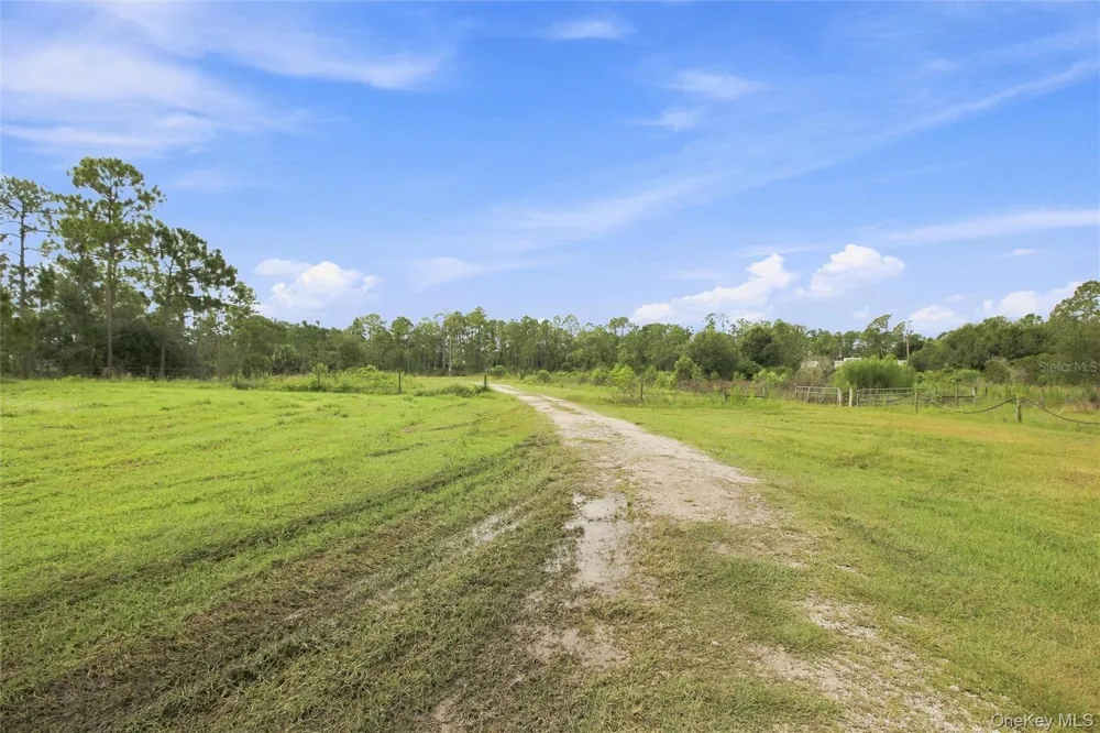 8146 Tropicaire Call Listing Agent, FL 34291