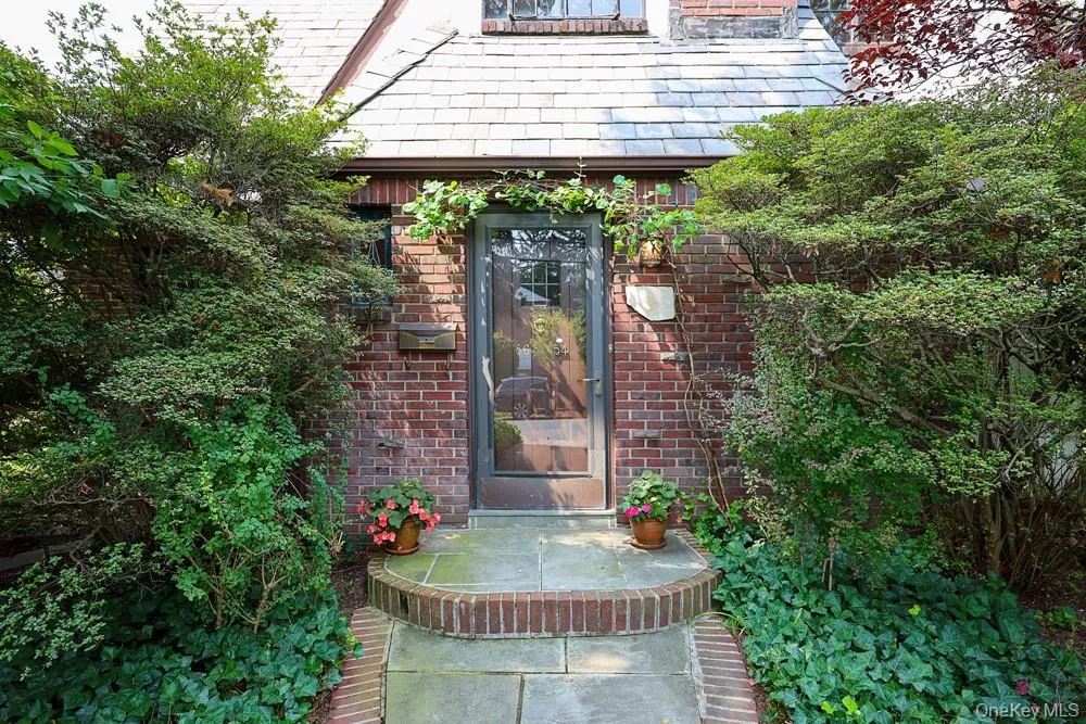 8654 Somerset Street Jamaica Estates, NY 11432