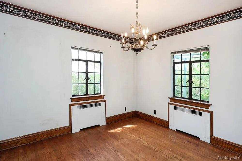 8654 Somerset Street Jamaica Estates, NY 11432