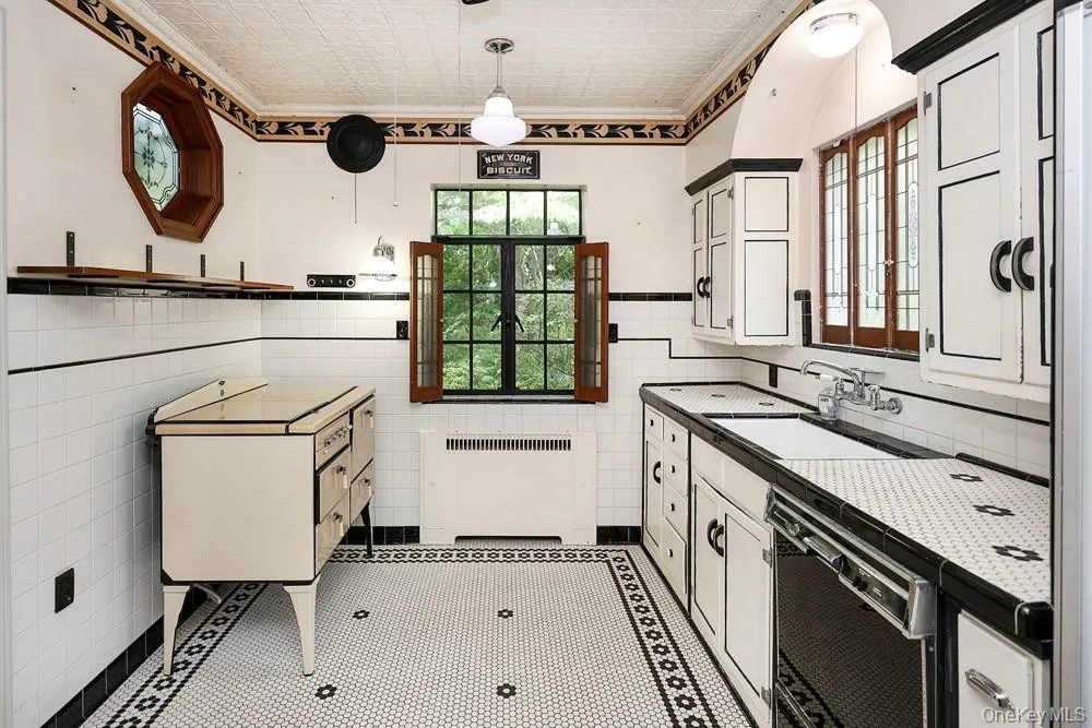8654 Somerset Street Jamaica Estates, NY 11432