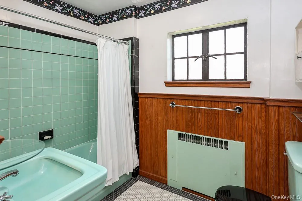 8654 Somerset Street Jamaica Estates, NY 11432
