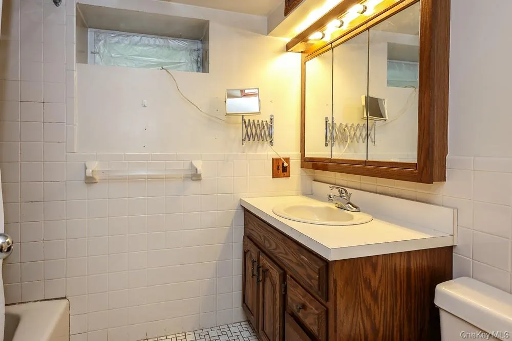 8654 Somerset Street Jamaica Estates, NY 11432