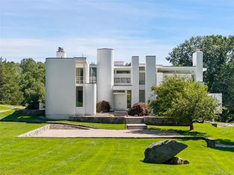 10 Dogwood Hills Road